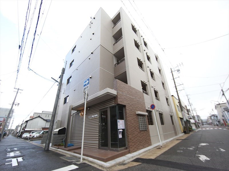 建物外観　外観　オートロック付　宅配ＢＯＸ　外壁タイル張り