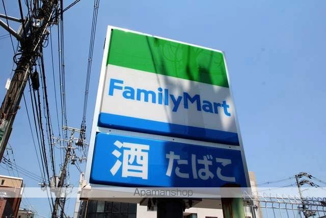 コンビニ　ファミリーマート（コンビニ）まで145m