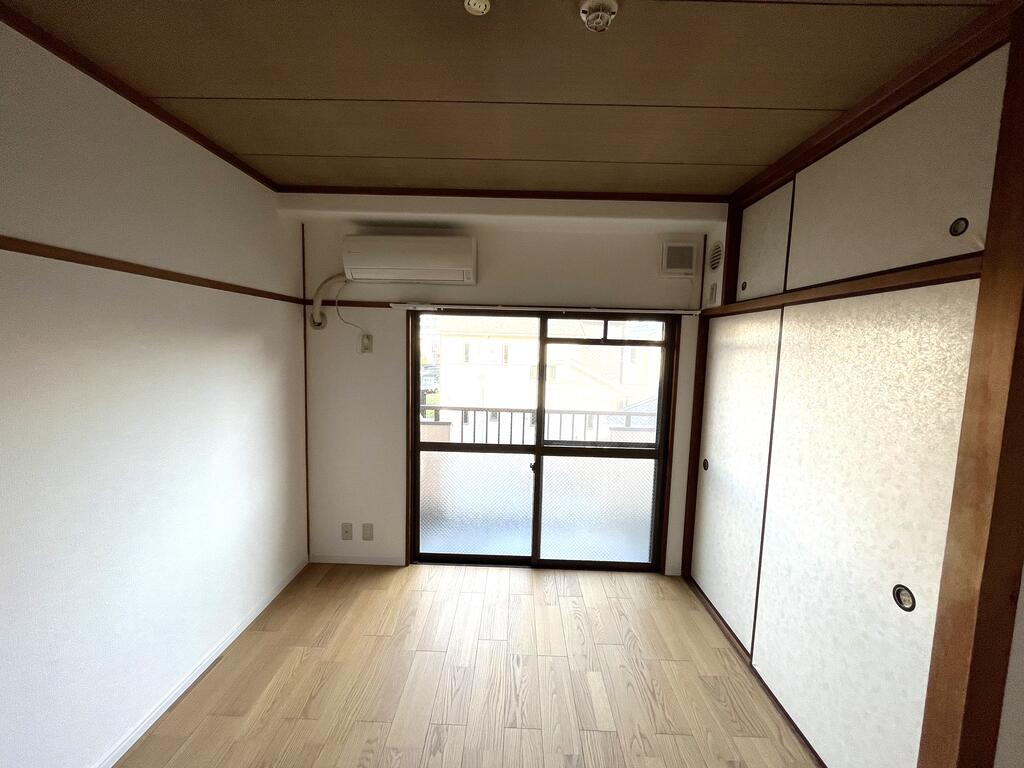 第18東那珂IR BLD.の居間写真