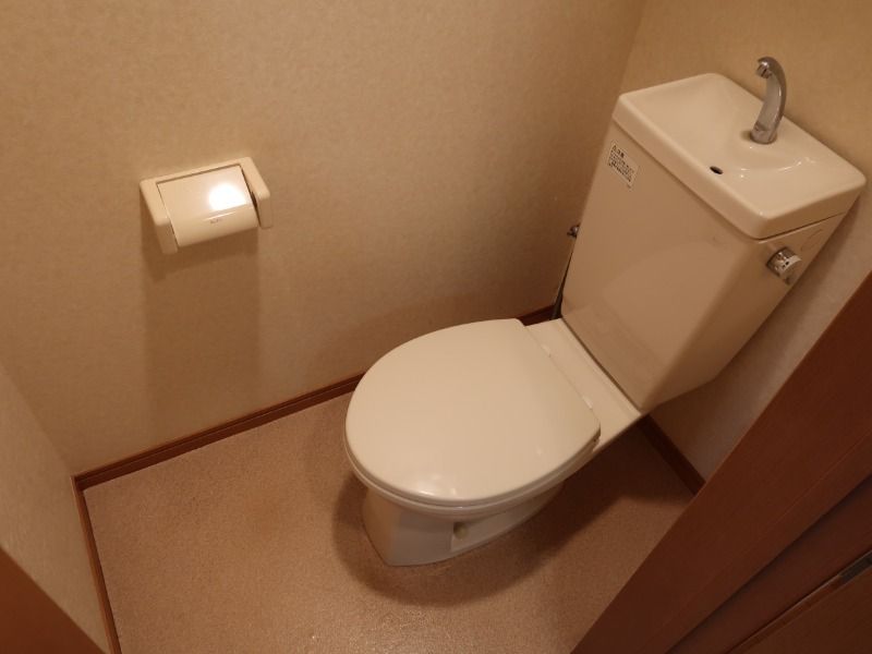 小田急線 百合ケ丘駅 徒歩15分 2階建 築23年のトイレ写真