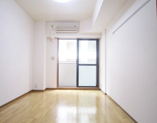 サンテミリオン小石川後楽園の居間写真
