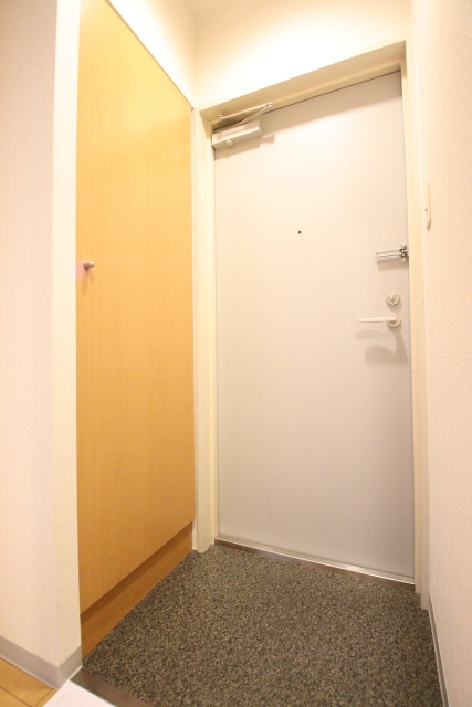 フラット大須の玄関写真