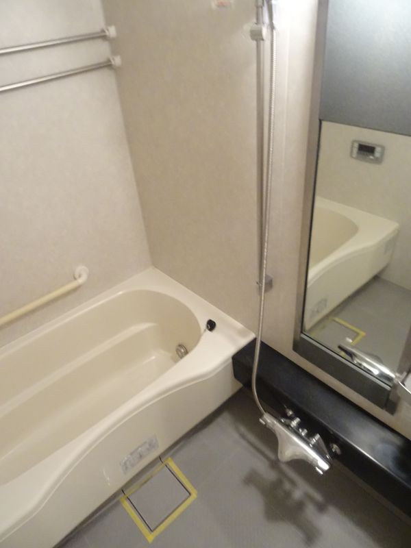 バス・シャワールーム　※別部屋の参考写真です。