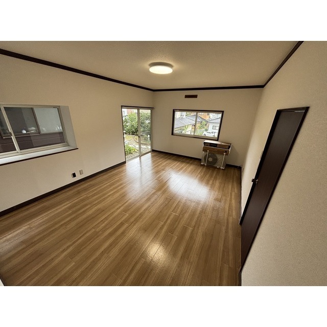 伊那市城南町戸建の居間写真