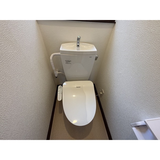 伊那市城南町戸建のトイレ写真