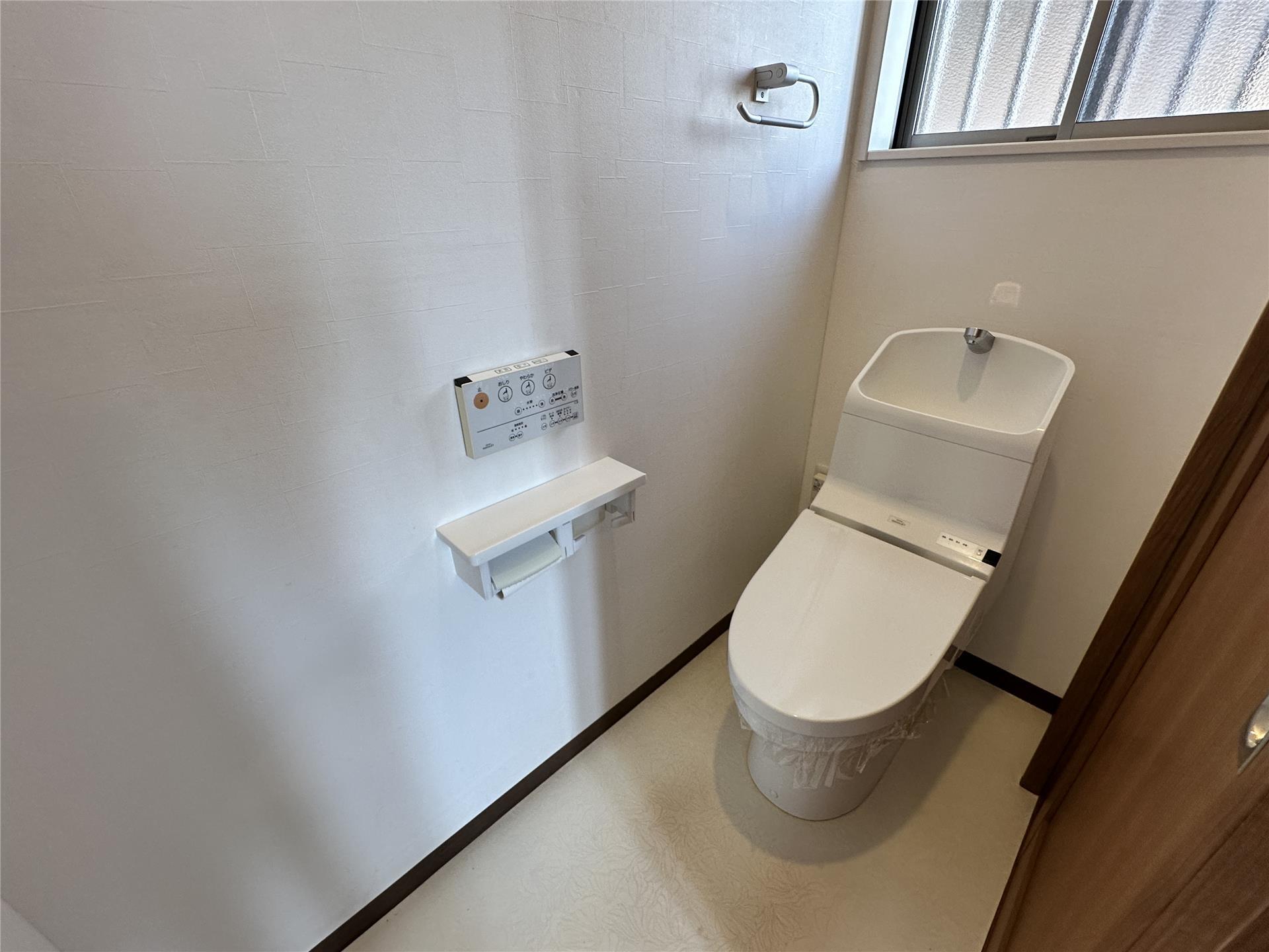 国府4丁目戸建のトイレ写真