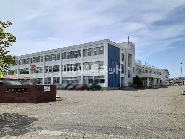 小学校　静内小学校（小学校）まで708m
