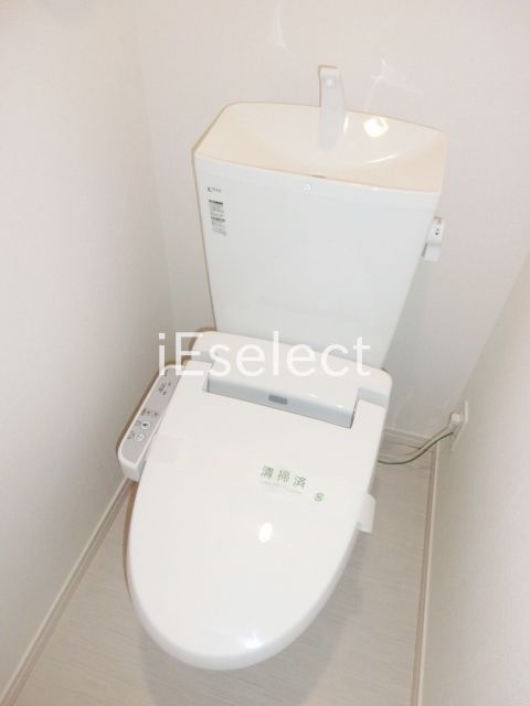 トイレ　温水洗浄便座付きのトイレ