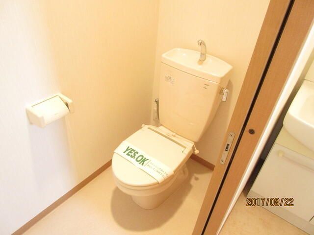 ＪＲ南武線 稲城長沼駅 徒歩6分 4階建 築19年のトイレ写真