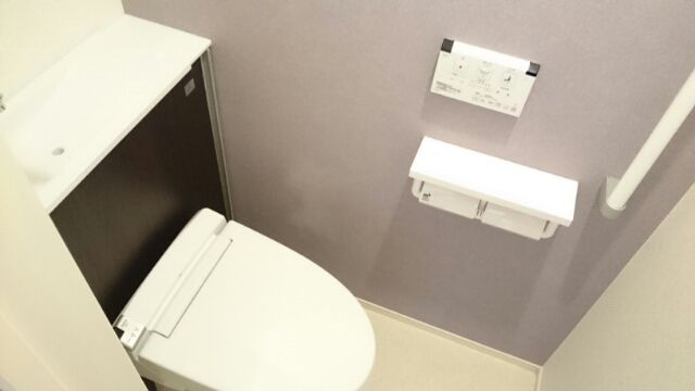東急田園都市線 江田駅 徒歩7分 2階建 築8年のトイレ写真
