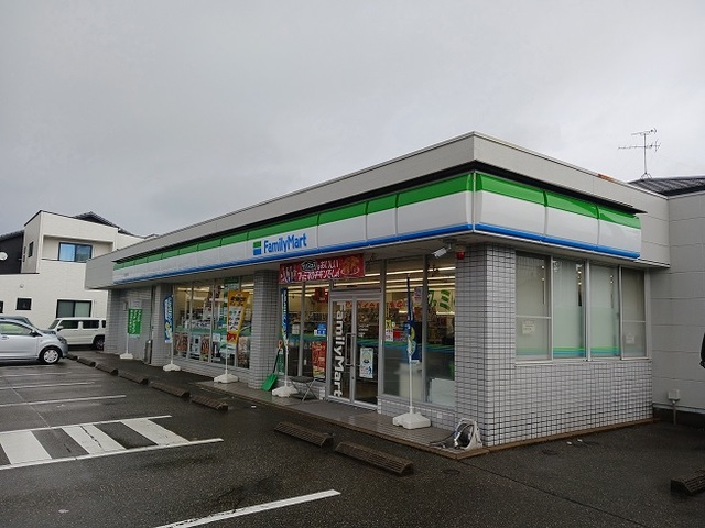 コンビニ　ファミリーマート額新保店（コンビニ）まで650m