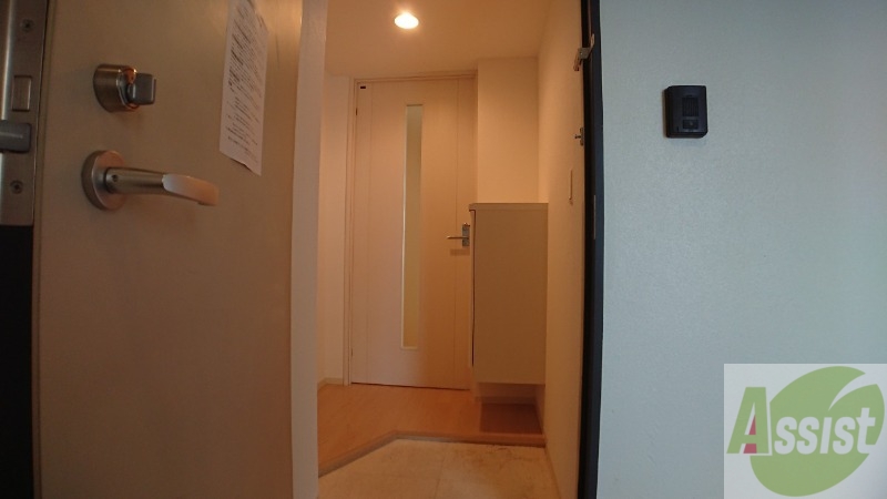 玄関　玄関の様子です。明るい印象ですね。気分もあがりそう。