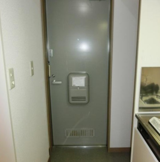 玄関　※別部屋参考写真