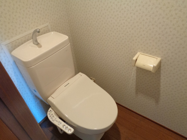 トイレ　温水洗浄便座完備のトイレ☆