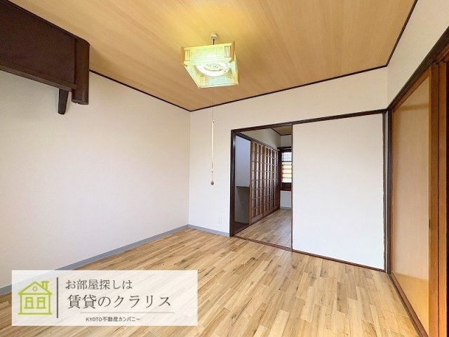 上鳥羽城ケ前町テラスハウスAの居間写真