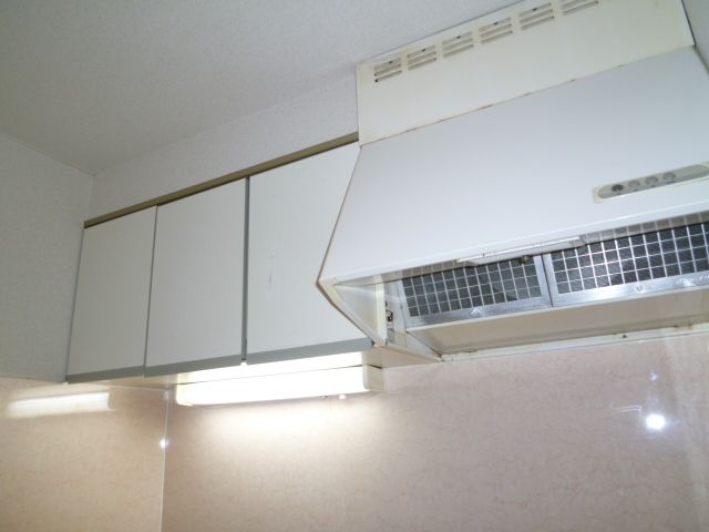 キッチン　キッチン周りにもしっかり収納あります