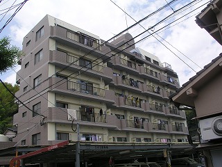 【シャンルーネ田上の建物外観】