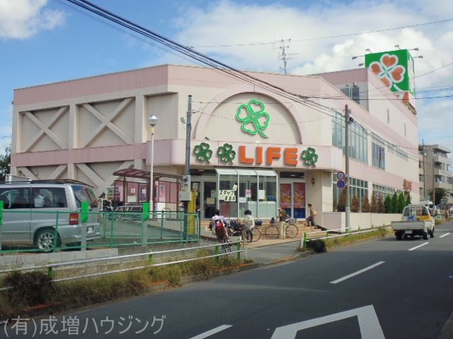 スーパー　ライフ　赤塚店（スーパー）まで647m