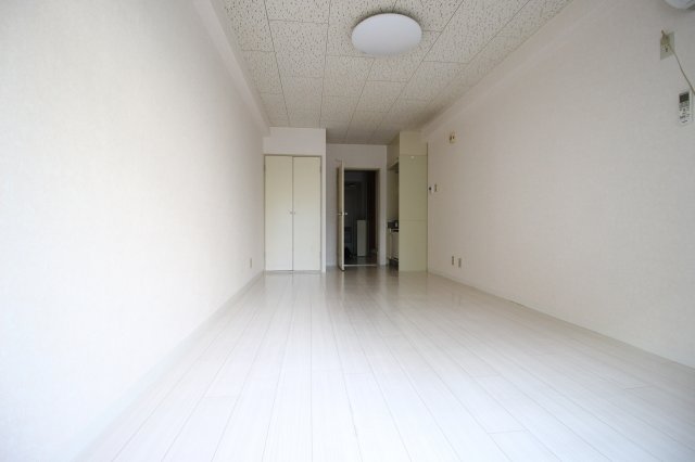 メゾン朝日八戸ノ里の居間写真