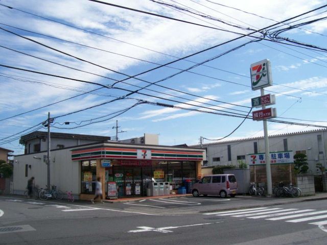 コンビニ　セブンイレブン（コンビニ）まで200m