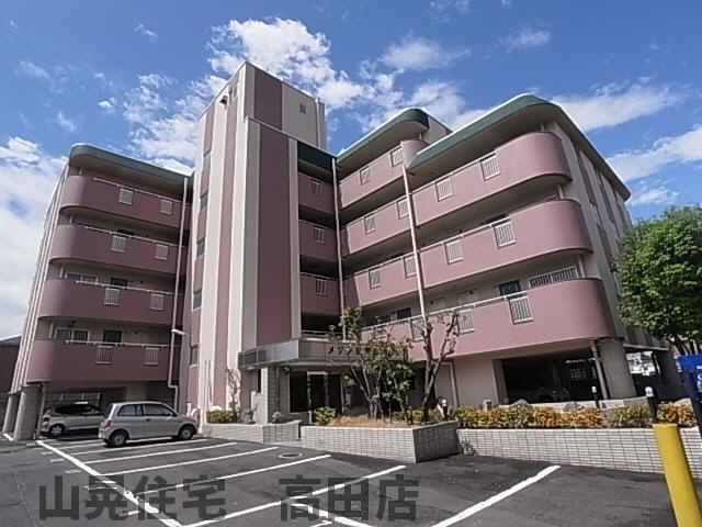 【大和高田市田井新町のマンションの建物外観】