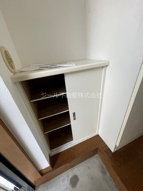 その他設備　大きな下駄箱付き。