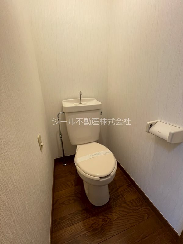 トイレ　バストイレ別。掃除も楽です。