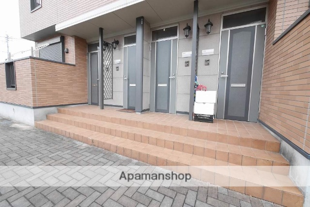 エントランス　駐車場