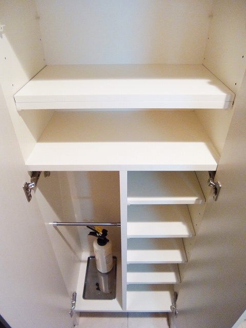 玄関　収納豊富なトールタイプのシューズＢＯＸ