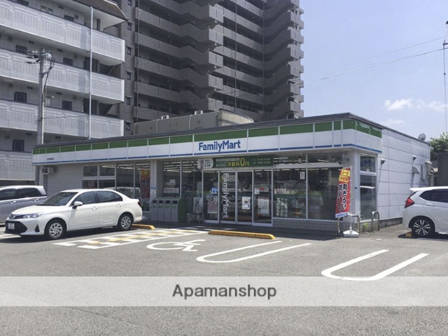 コンビニ　ファミリーマート（コンビニ）まで159m
