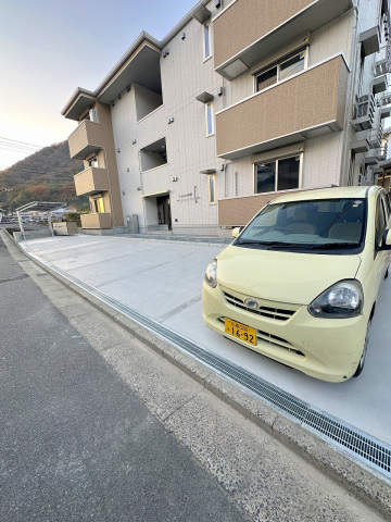 銀行　もみじ銀行瀬野川支店（銀行）まで744m