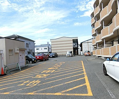 駐車場　駐車場に車を止められます