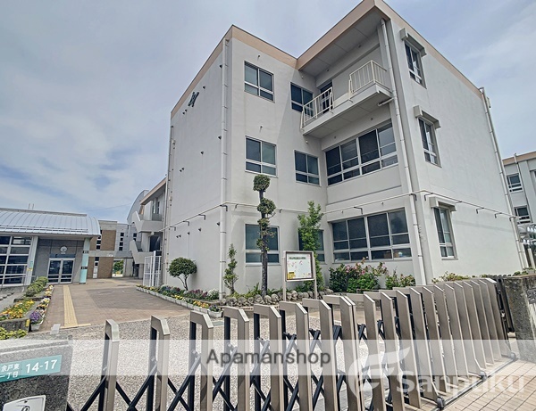 小学校　余土小学校（小学校）まで607m