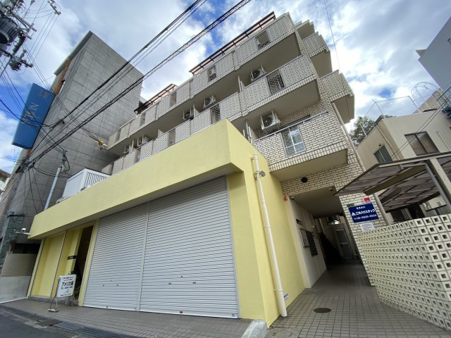 大阪市北区堂山町のマンションの建物外観