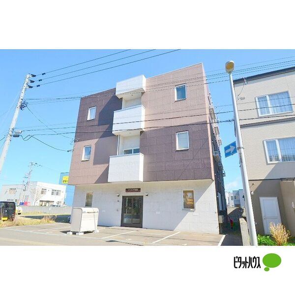 札幌市白石区平和通のマンションの建物外観