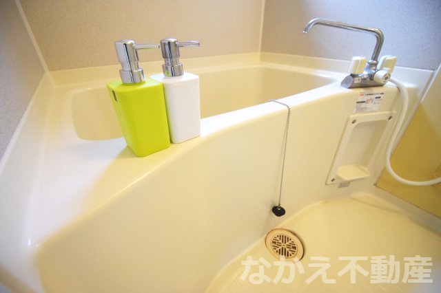 バス・シャワールーム　落ち着いた空間のお風呂です