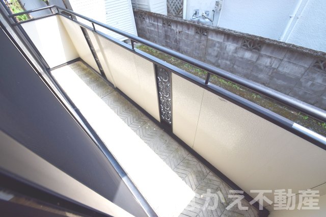 バルコニー　外からの目が気にならないバルコニーで洗濯物が干せます