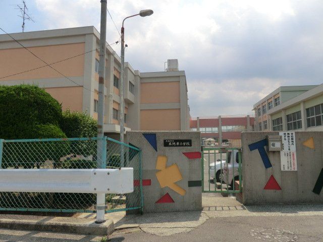 【本地ヶ原住宅10棟の小学校】