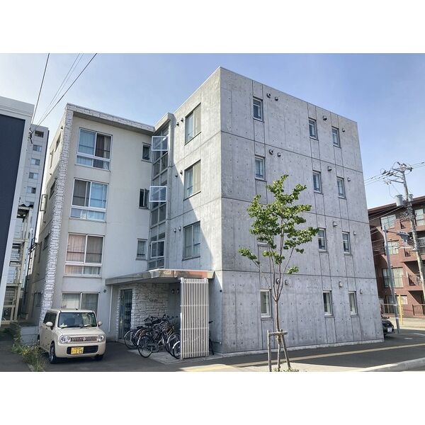 札幌市北区北三十一条西のマンションの建物外観