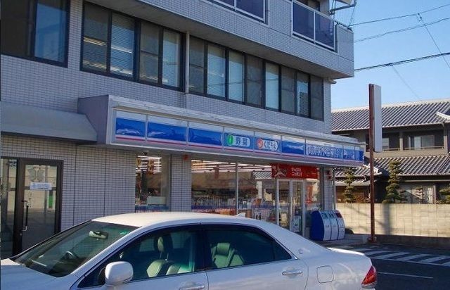 コンビニ　ローソン香川町川東上店さん（コンビニ）まで900m