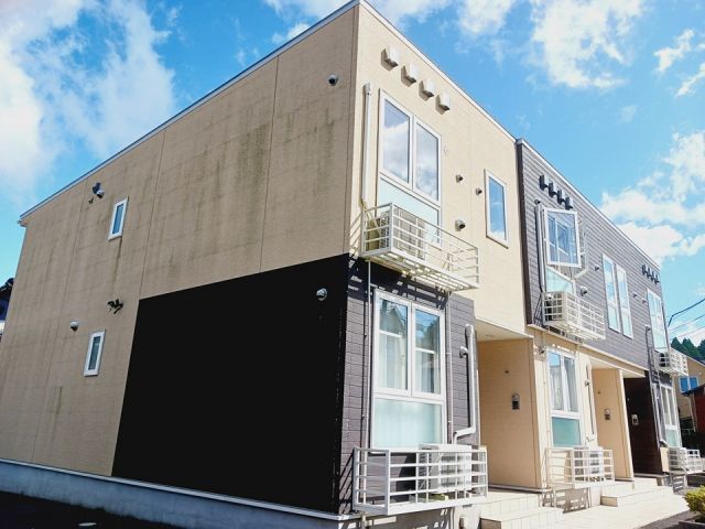 加賀市片山津温泉のアパートの建物外観