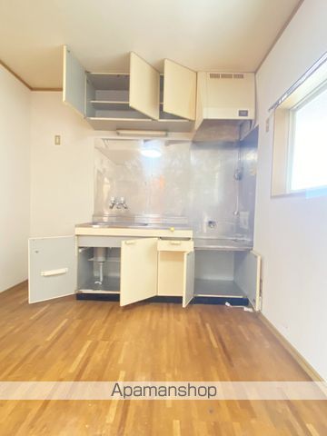 ＪＲ東海道本線 菊川駅 バス乗車時間：32分 最寄りバス停で下車 徒歩5分 2階建 築35年のキッチン写真