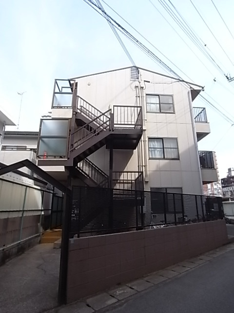 【明石市西明石西町のマンションのエントランス】