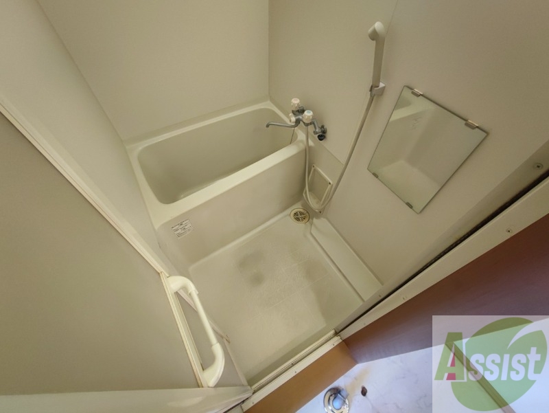 バス・シャワールーム　ユニットバスです。疲れを癒すのに欠かせませんね！