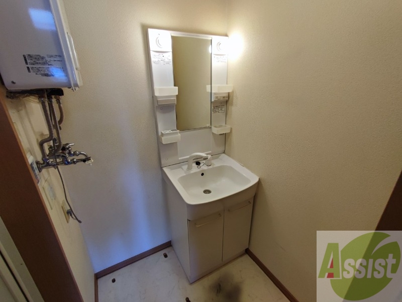 洗面設備　こちらに洗面台があります。朝の洗顔はこちらで。