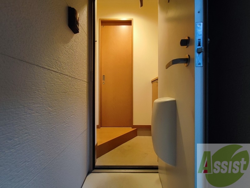 玄関　玄関の様子です。明るい印象ですね。気分もあがりそう。