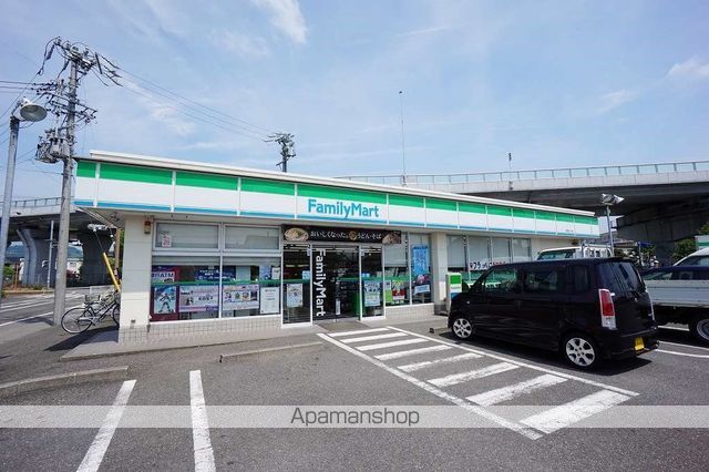 コンビニ　ファミリーマート（コンビニ）まで638m