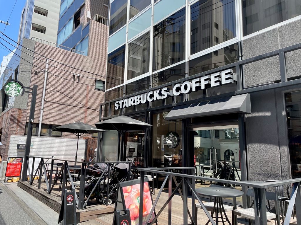 飲食店　スターバックスコーヒー南青山骨董通り店（飲食店）まで613m