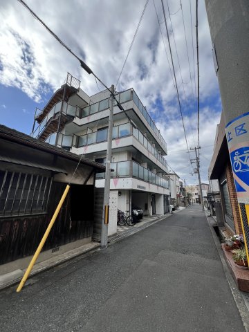 【栄和マンション春木IIの建物外観】