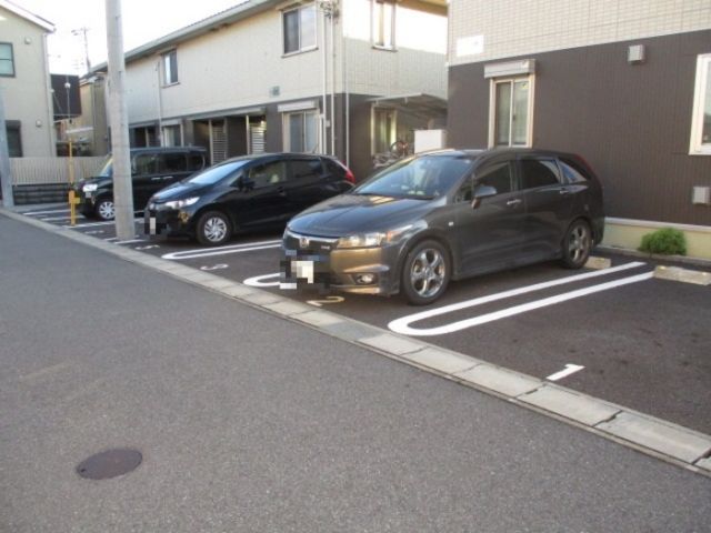 【松戸市松戸新田のアパートの駐車場】